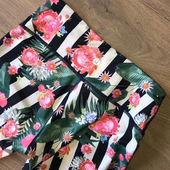 Lululemon // Printed Crop Leggings - Picture 3 of 4